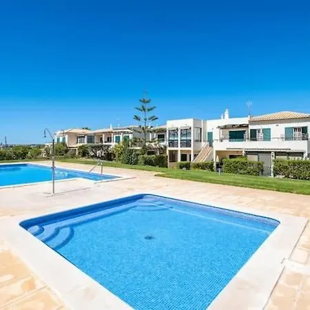 - Great Complex, Communal Pool Pera